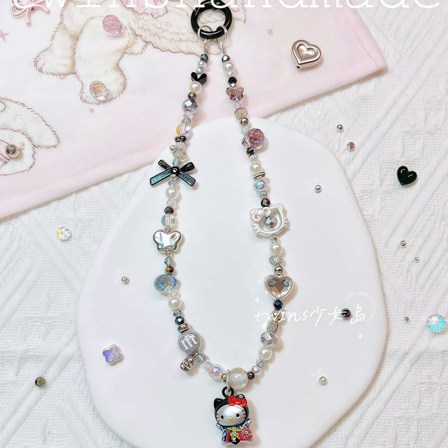 Kawaii Hello Kitty charm strap featuring fade-proof beads and iconic character design