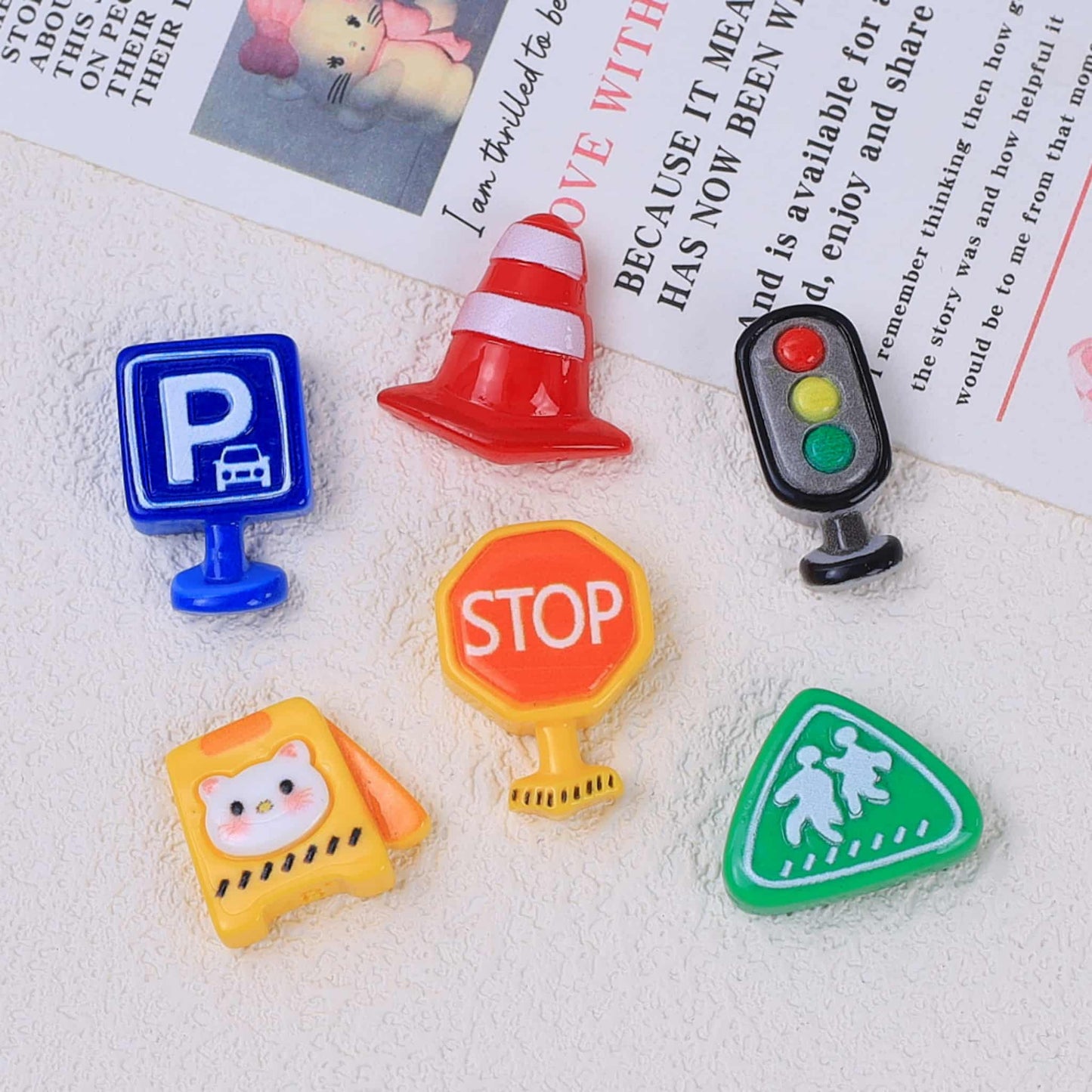 Traffic light-shaped resin charms for decoden phone case decoration